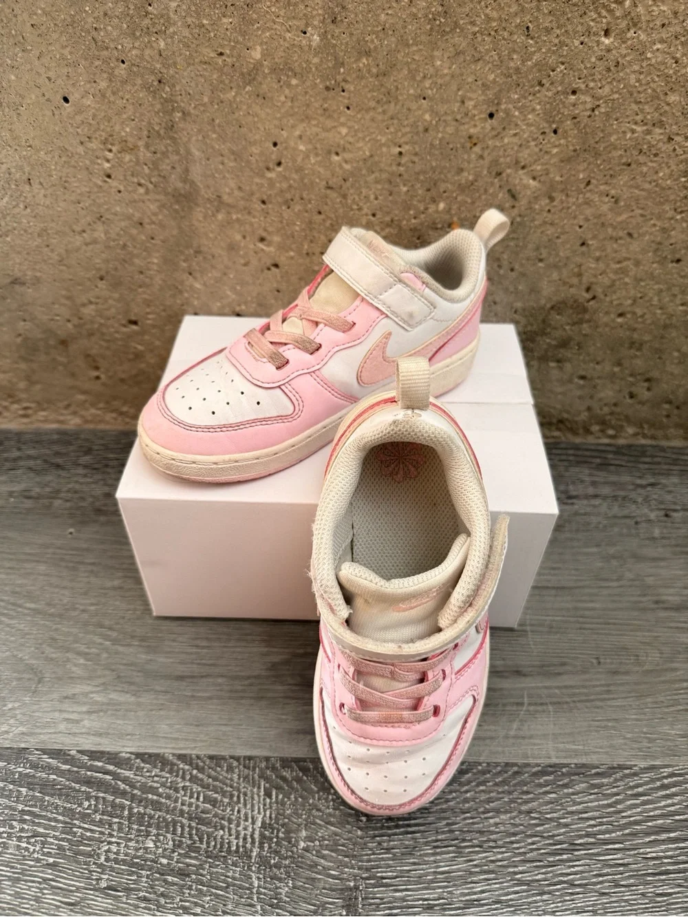 Nike Kids Light Pink and White Hook-and-Loop Low-Top Sneakers
